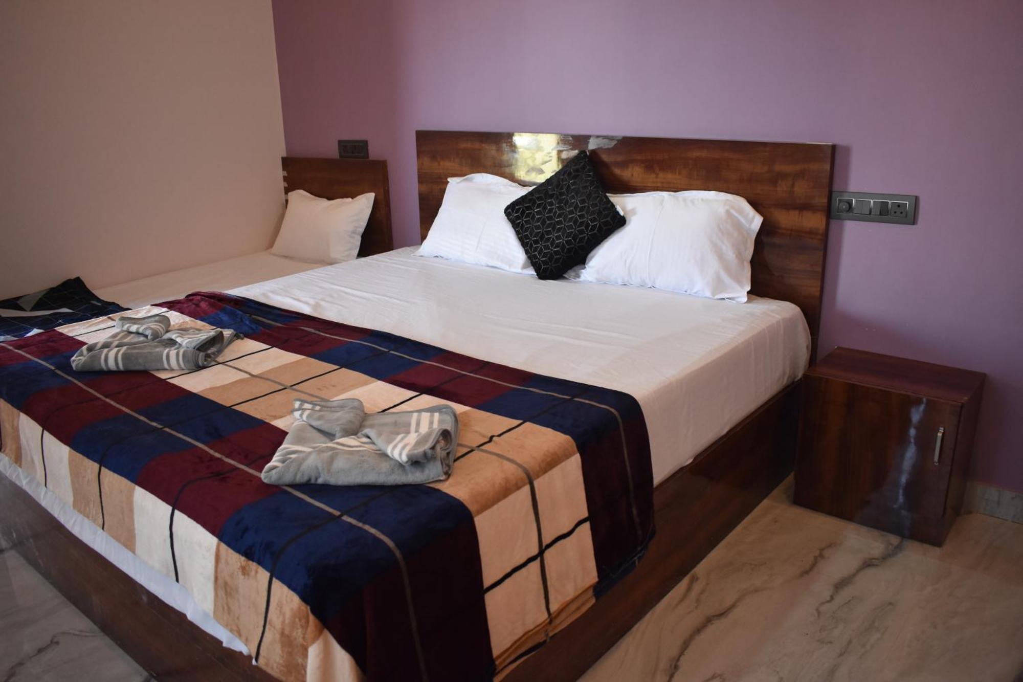 Manoj Homestay ฮัมปี ภายนอก รูปภาพ